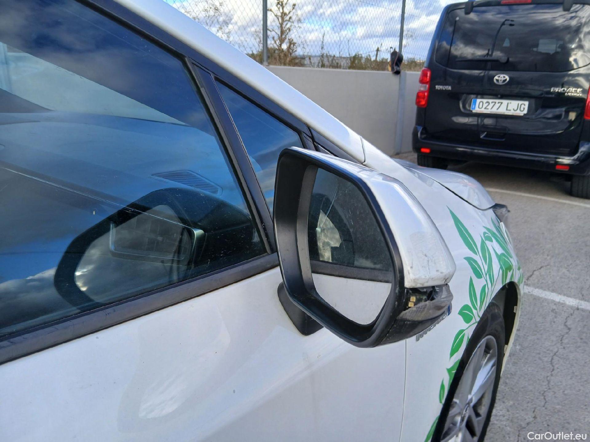  Toyota  Corolla TOYOTA  / 2019 / 5P / berlina con portón 1.8 125H BUSINESS PLUS E-CVT #42