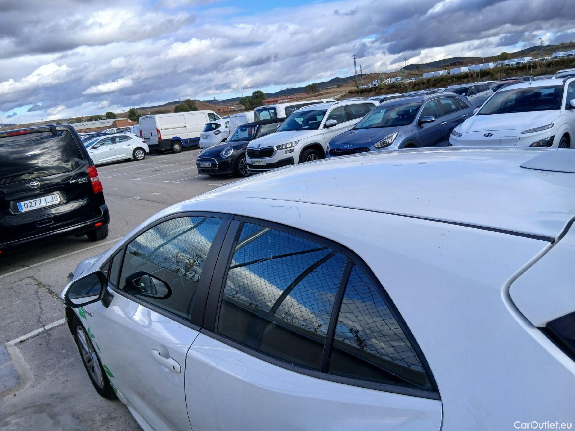  Toyota  Corolla TOYOTA  / 2019 / 5P / berlina con portón 1.8 125H BUSINESS PLUS E-CVT #20