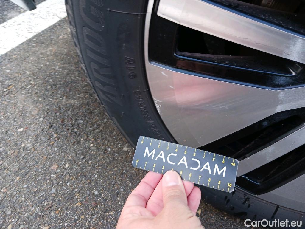  Volkswagen  Golf  VOLKSWAGEN / 2016 / 5P / berlina con portón e-ePower 110 kW (136CV) #2