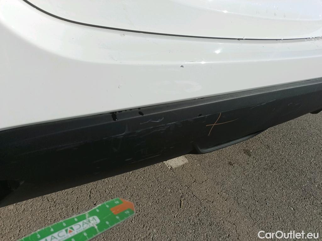  Toyota  Yaris TOYOTA  / 2020 / 5P / berlina con portón 1.5 120H Business Plus #16