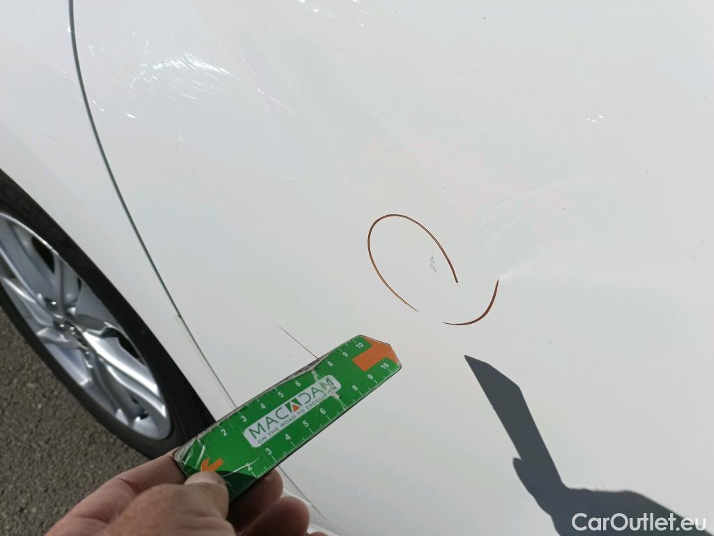  Toyota  Yaris TOYOTA  / 2020 / 5P / berlina con portón 1.5 120H Business Plus #6