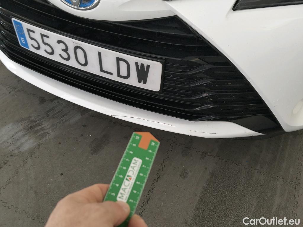  Toyota  Yaris TOYOTA  / 2017 / 5P / berlina con portón 1.5 100H Active #10