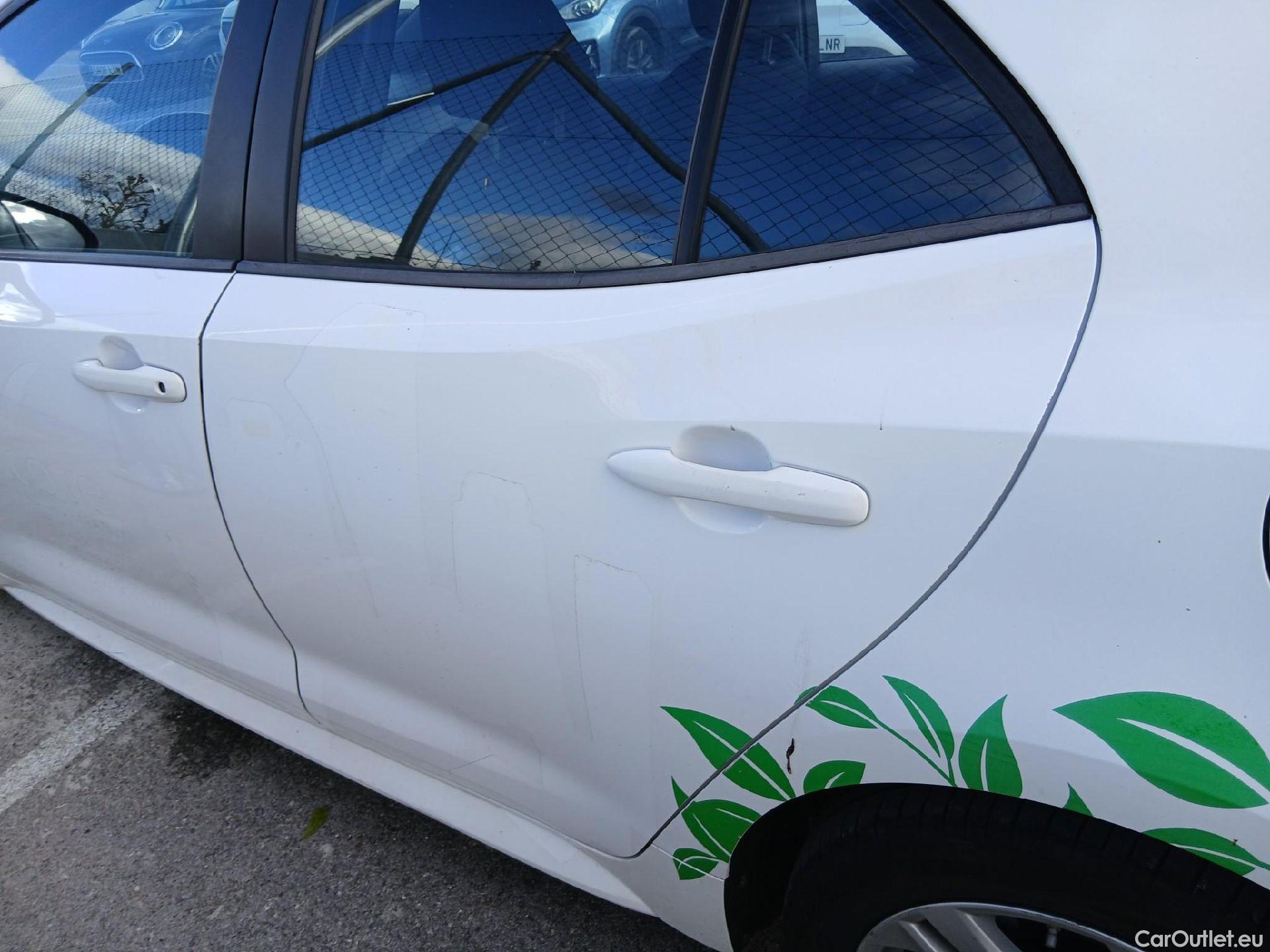  Toyota  Corolla TOYOTA  / 2019 / 5P / berlina con portón 1.8 125H BUSINESS PLUS E-CVT #18