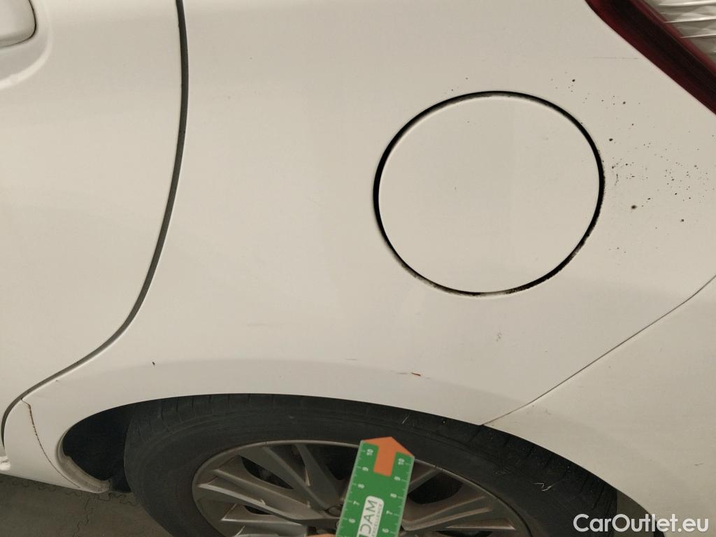  Toyota  Yaris TOYOTA  / 2017 / 5P / berlina con portón 1.5 100H Active #14