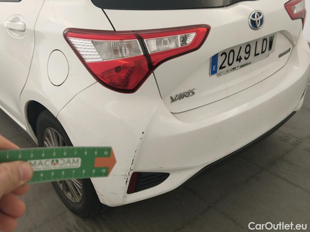  Toyota  Yaris TOYOTA  / 2017 / 5P / berlina con portón 1.5 100H Active #10