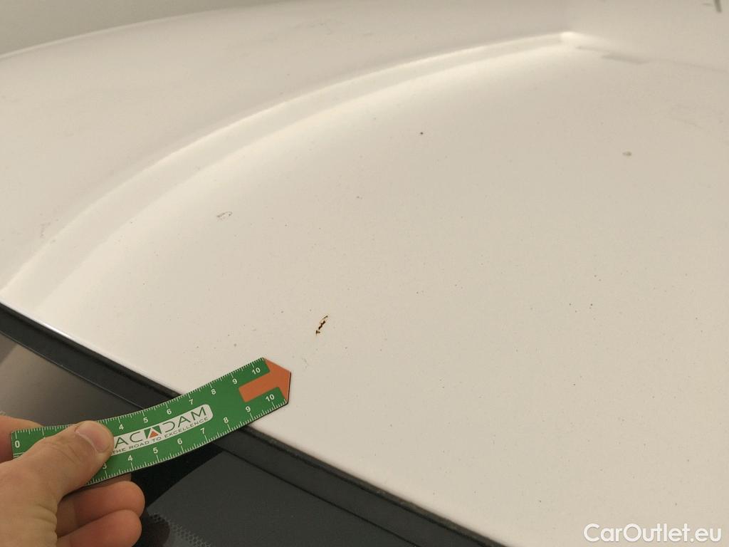  Toyota  Yaris TOYOTA  / 2017 / 5P / berlina con portón 1.5 100H Active #4