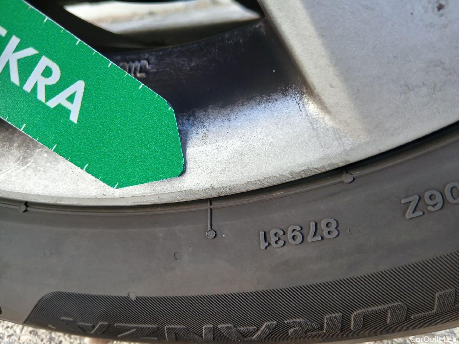  Toyota  Corolla TOYOTA  / 2019 / 5P / berlina con portón 1.8 125H BUSINESS PLUS E-CVT #54