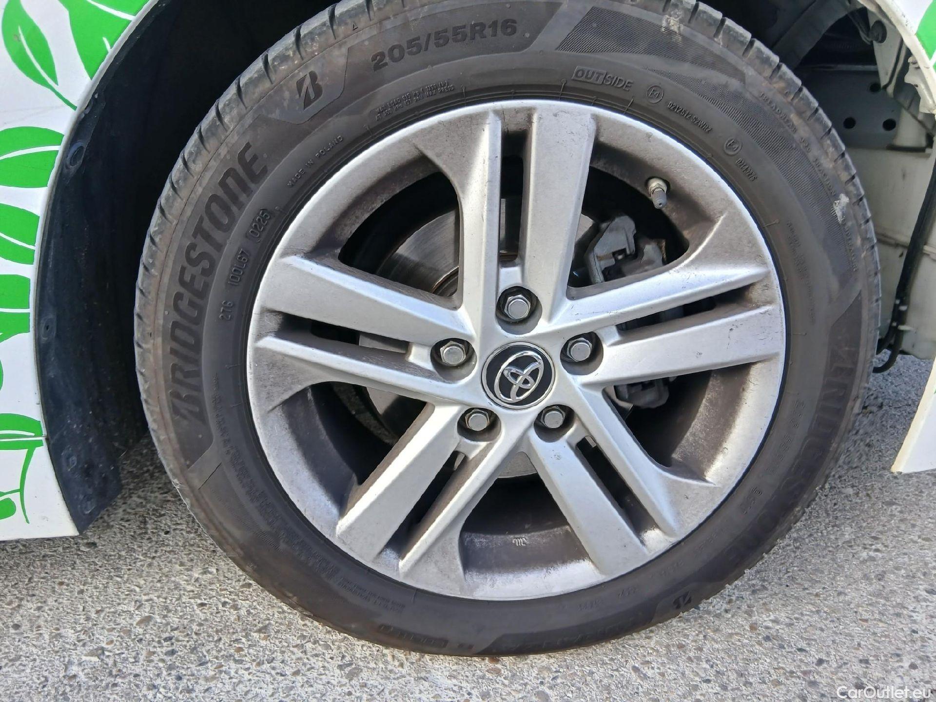  Toyota  Corolla TOYOTA  / 2019 / 5P / berlina con portón 1.8 125H BUSINESS PLUS E-CVT #55