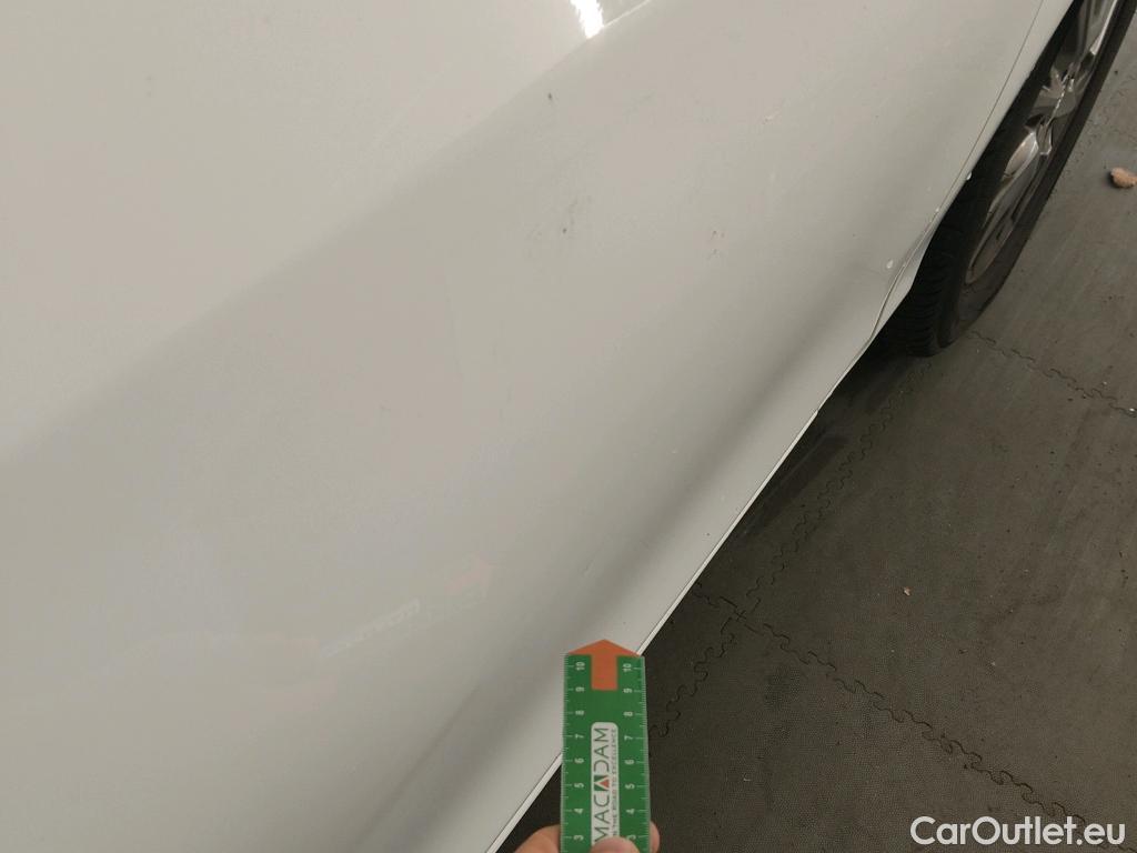  Toyota  Yaris TOYOTA  / 2017 / 5P / berlina con portón 1.5 100H Active #16