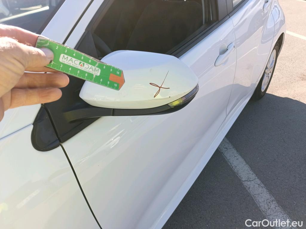  Toyota  Yaris TOYOTA  / 2020 / 5P / berlina con portón 1.5 120H Business Plus #11