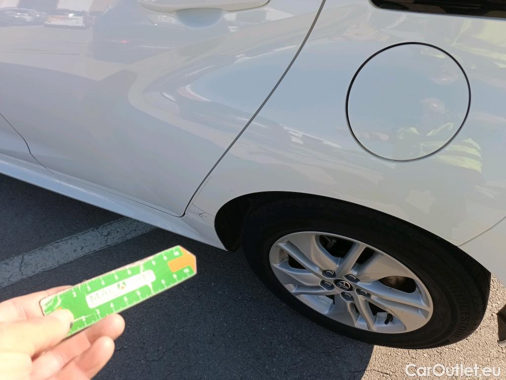  Toyota  Yaris TOYOTA  / 2020 / 5P / berlina con portón 1.5 120H Business Plus #1