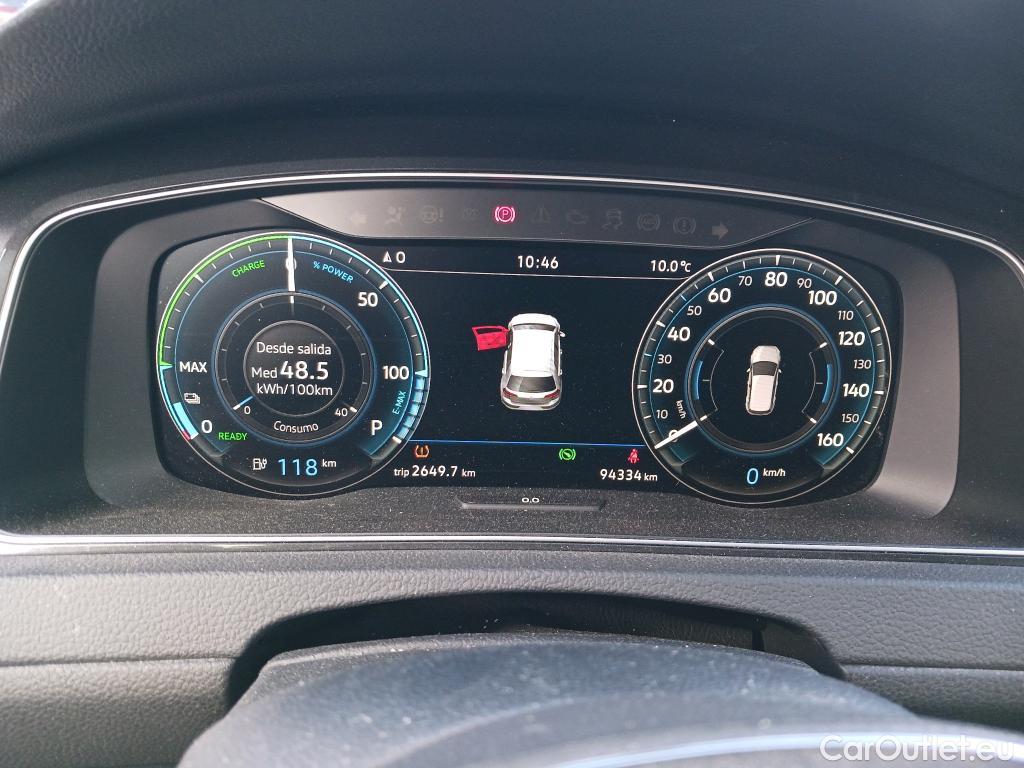  Volkswagen  Golf  VOLKSWAGEN / 2016 / 5P / berlina con portón e-ePower 110 kW (136CV) #13
