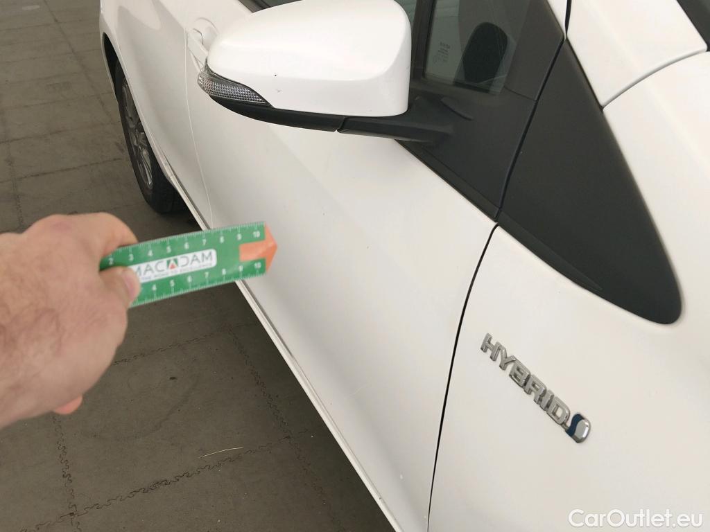  Toyota  Yaris TOYOTA  / 2017 / 5P / berlina con portón 1.5 100H Active #8