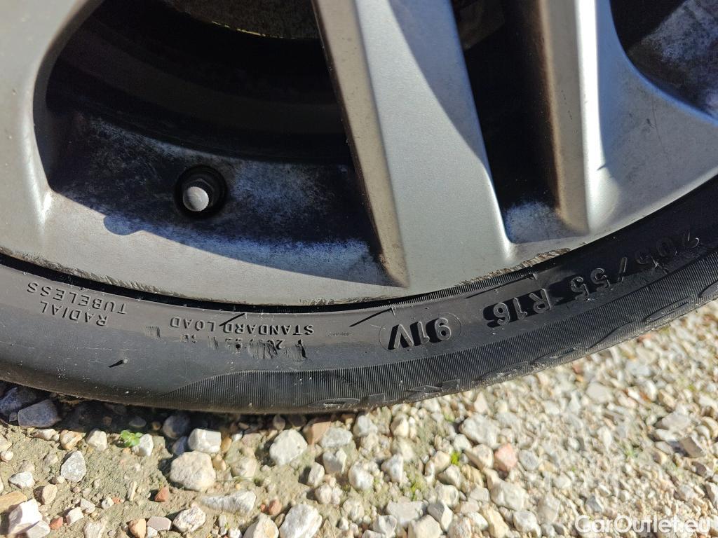  Toyota  Corolla TOYOTA  / 2019 / 5P / familiar 1.8 125H ACTIVE TECH E-CVT TOU SPORT #63