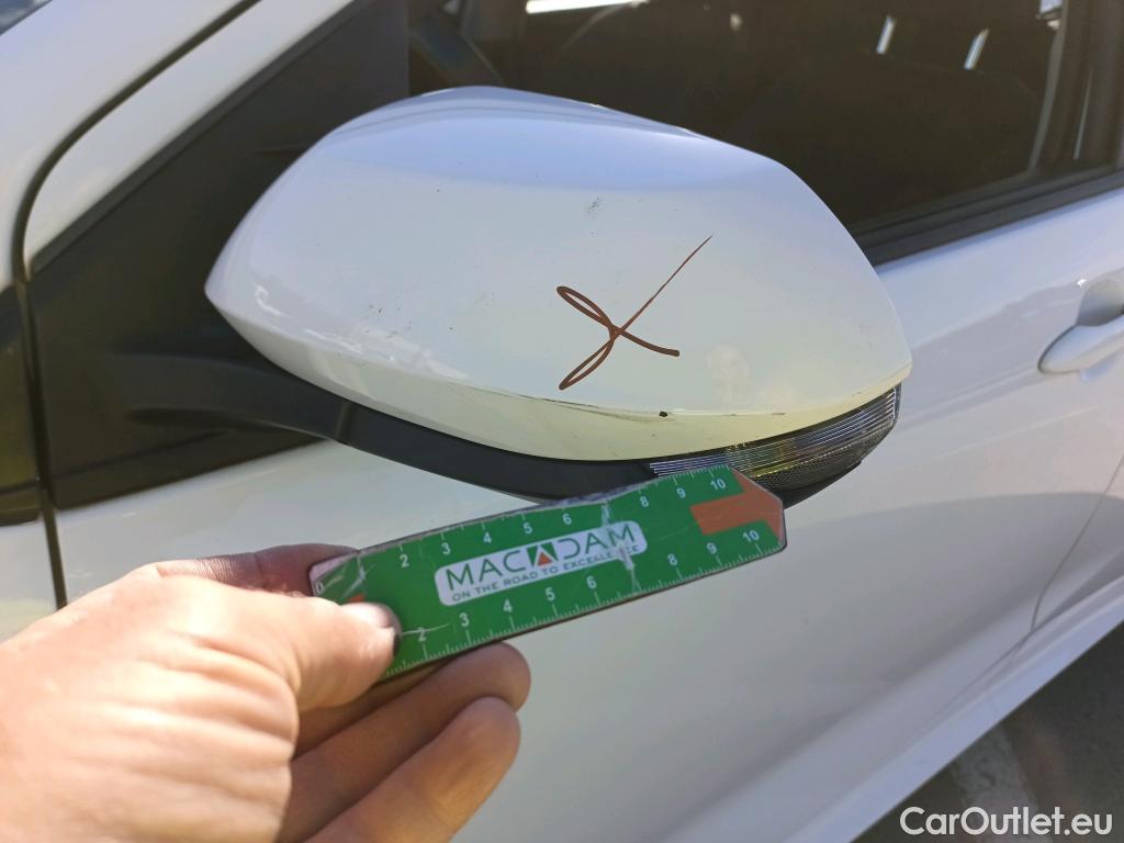  Toyota  Yaris TOYOTA  / 2020 / 5P / berlina con portón 1.5 120H Business Plus #12