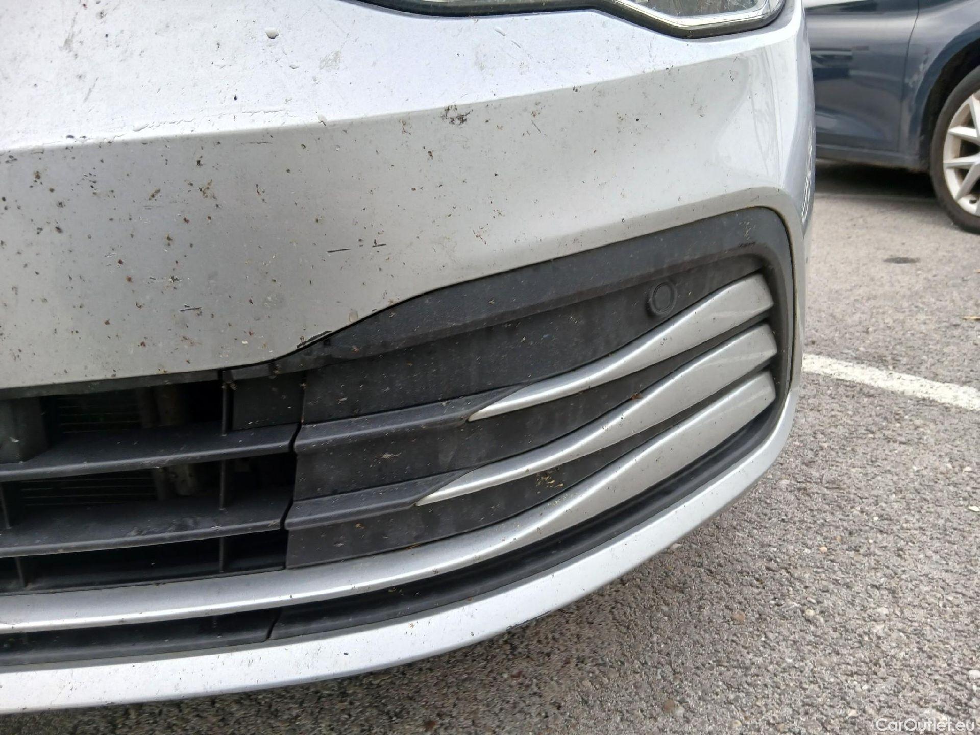  Volkswagen  Golf  VOLKSWAGEN / 2020 / 5P / familiar Life 1.0 eTSI 81kW (110CV) DSG Variant #6