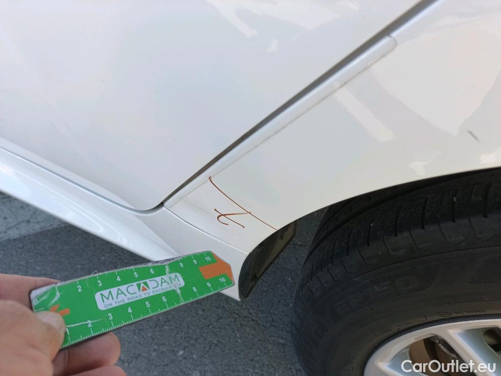  Toyota  Yaris TOYOTA  / 2020 / 5P / berlina con portón 1.5 120H Business Plus #2