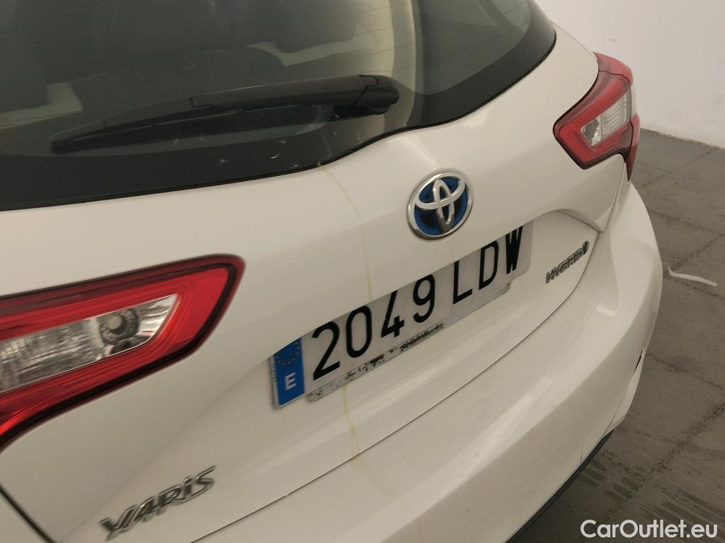  Toyota  Yaris TOYOTA  / 2017 / 5P / berlina con portón 1.5 100H Active #11