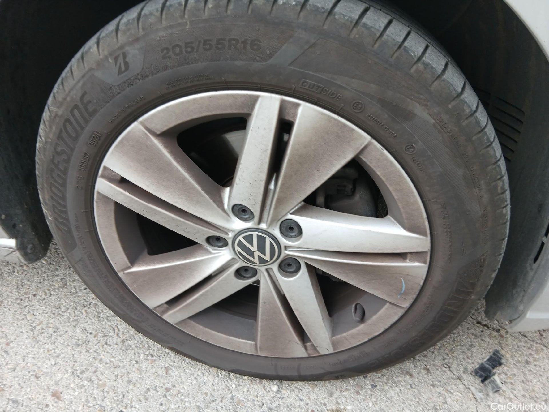  Volkswagen  Golf  VOLKSWAGEN / 2020 / 5P / familiar Life 1.0 eTSI 81kW (110CV) DSG Variant #32