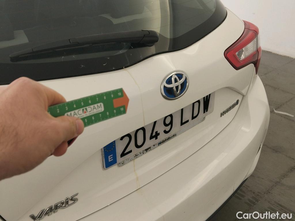  Toyota  Yaris TOYOTA  / 2017 / 5P / berlina con portón 1.5 100H Active #12