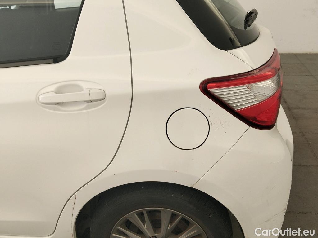  Toyota  Yaris TOYOTA  / 2017 / 5P / berlina con portón 1.5 100H Active #13