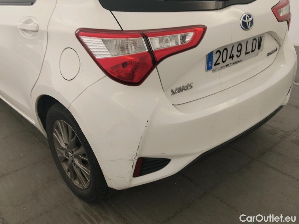  Toyota  Yaris TOYOTA  / 2017 / 5P / berlina con portón 1.5 100H Active #9
