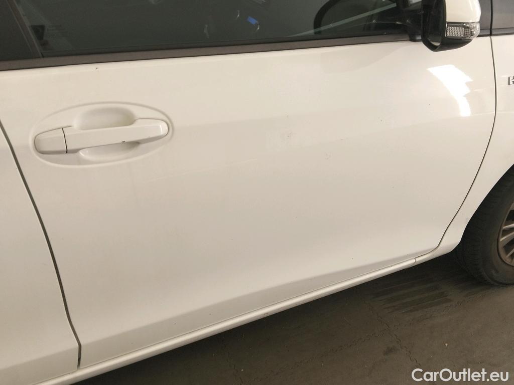  Toyota  Yaris TOYOTA  / 2017 / 5P / berlina con portón 1.5 100H Active #15