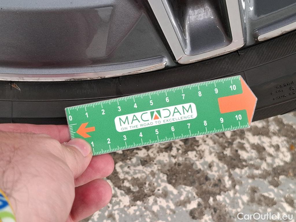  Mercedes  G-Klasee MERCEDES-BENZ GLC Coupe / 2019 / 5P / Coupé 2.0 GLC 300 E BUSINESS LINE 4MATIC #7