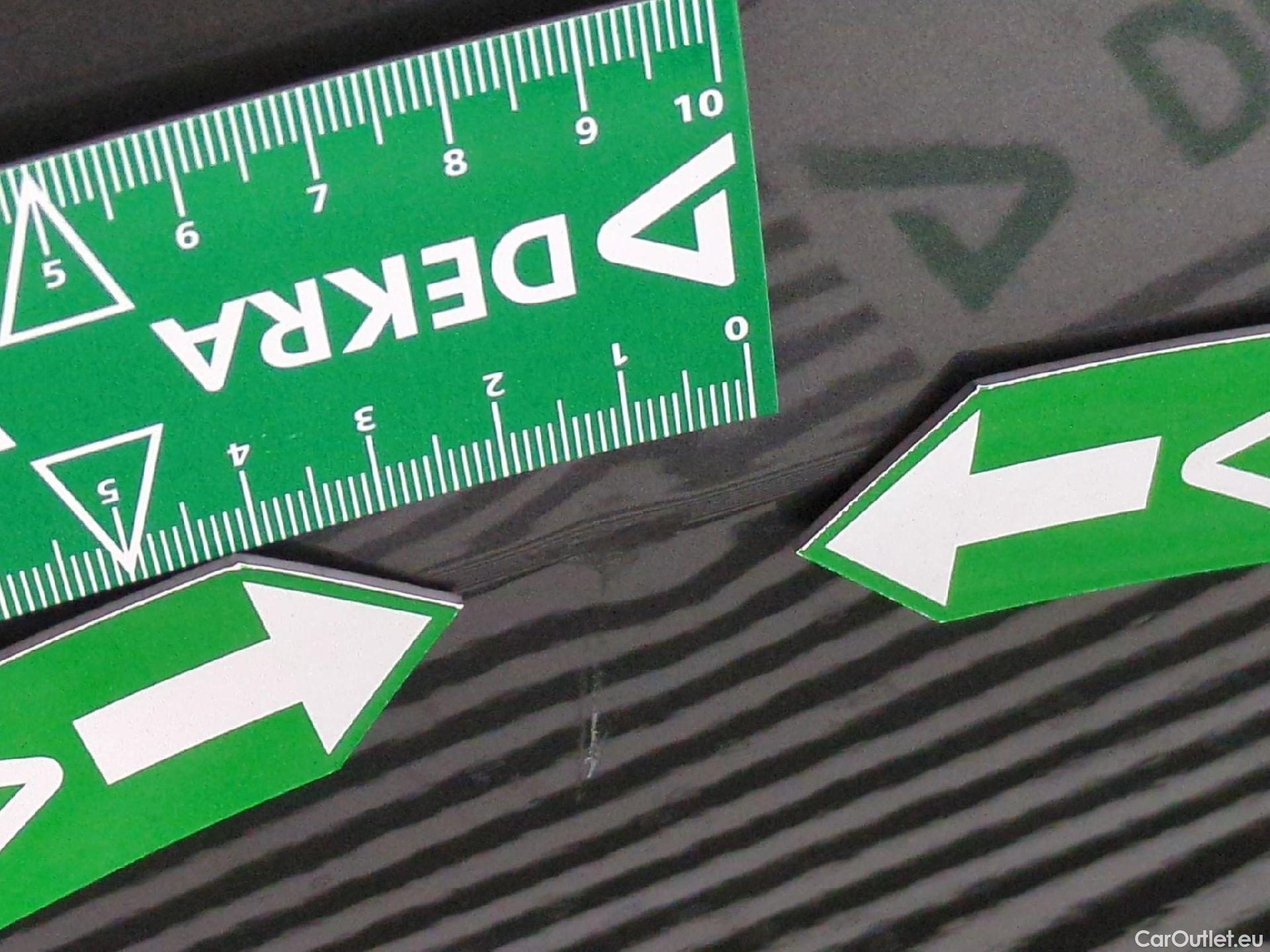  Porsche  Cayenne PORSCHE  / 2017 / 5P / SUV  E-Hybrid #24