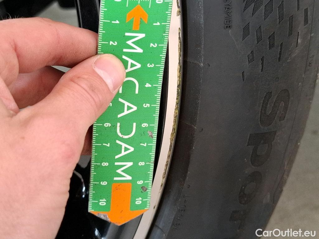  Mercedes  G-Klasee MERCEDES-BENZ GLC Coupe / 2019 / 5P / Coupé GLC 300 e AMG Line 4Matic #2