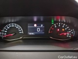  Peugeot  2008 PEUGEOT  / 2019 / 5P / CROSSOVER BLUEHDI 130 EAT8 ALLURE S/S AUT. #4