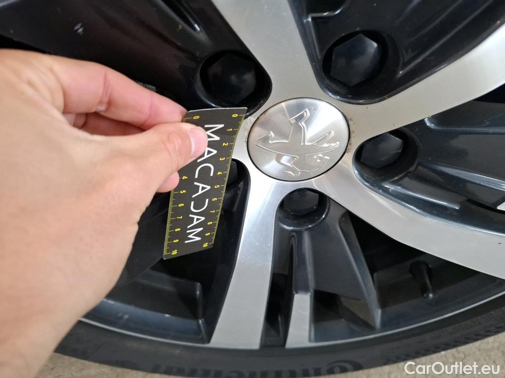  Peugeot  3008 PEUGEOT  / 2016 / 5P / SUV Puretech 180 S&S EAT8 GT LINE #77