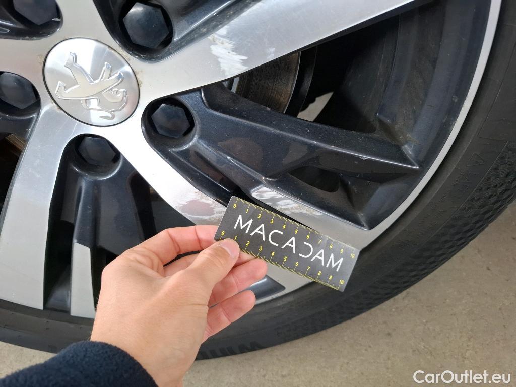  Peugeot  3008 PEUGEOT  / 2016 / 5P / SUV Puretech 180 S&S EAT8 GT LINE #46