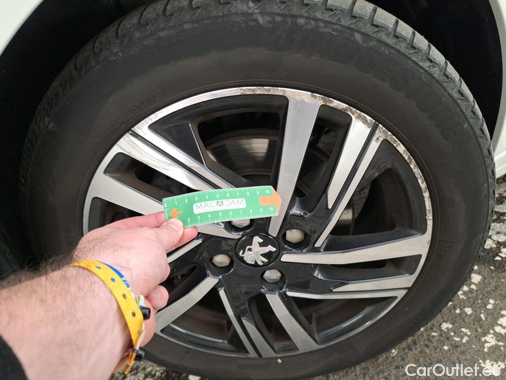  Peugeot  208  Allure Business 1.2 PureTech 100CV BVA8 E6d #3