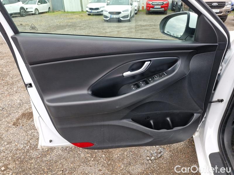  Hyundai  i30   cw (PD)(2017->)  kom.1.5T-GDI Smart 5d #16