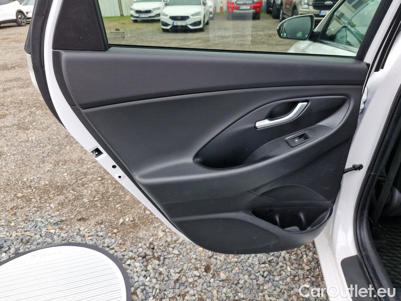  Hyundai  i30   cw (PD)(2017->)  kom.1.5T-GDI Smart 5d #15