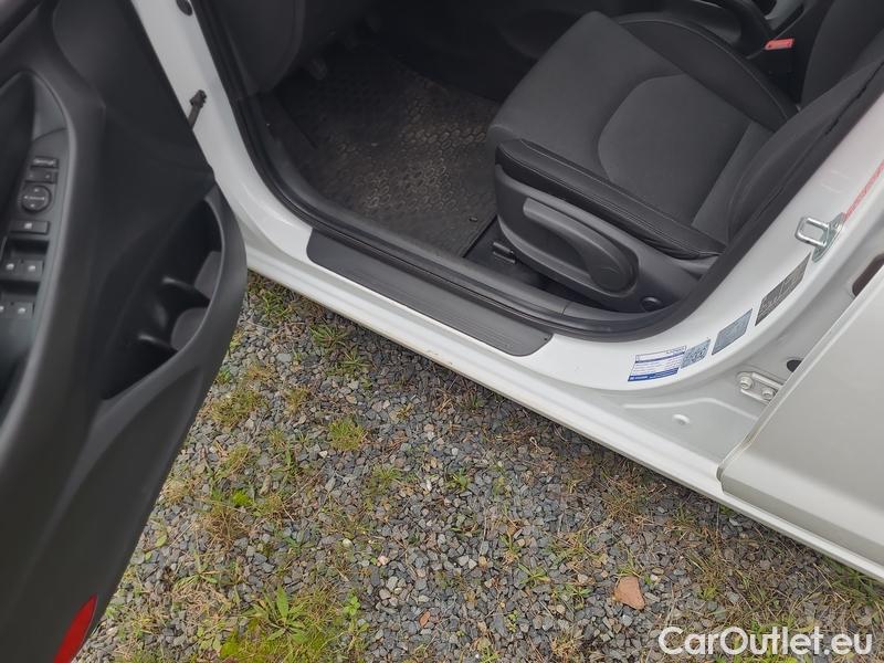  Hyundai  i30  (PD)(01.2017  ->)  kom.1.5T-GDI Smart 5d #19