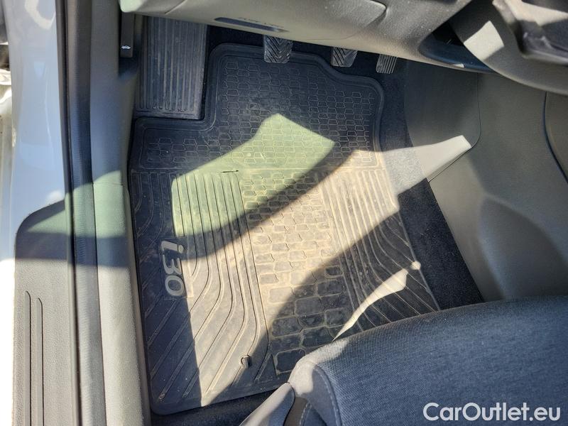  Hyundai  i30   cw (PD)(2017->)  kom.1.5T-GDI Family Smart #7