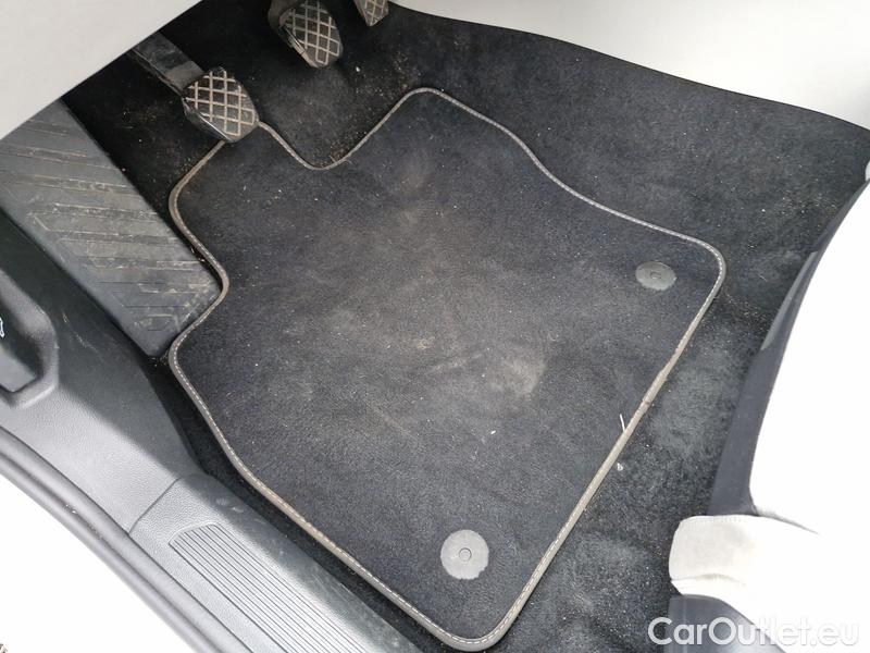  Volkswagen  Golf  VIII Variant (CG5) 2020 Var.1.5 TSI 110 Style 5d #14