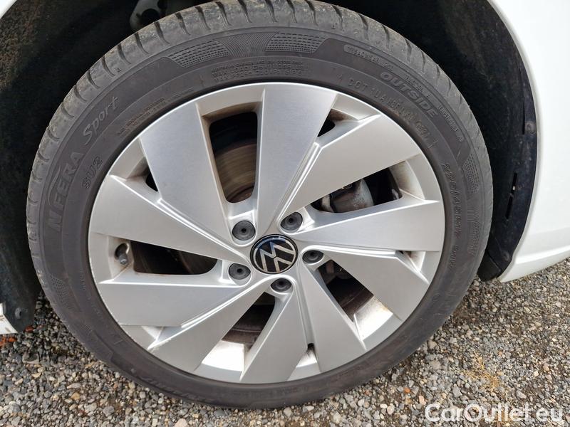  Volkswagen  Golf  VIII Variant (CG5) 2020 Var.1.5 TSI 110 Style 5d #21