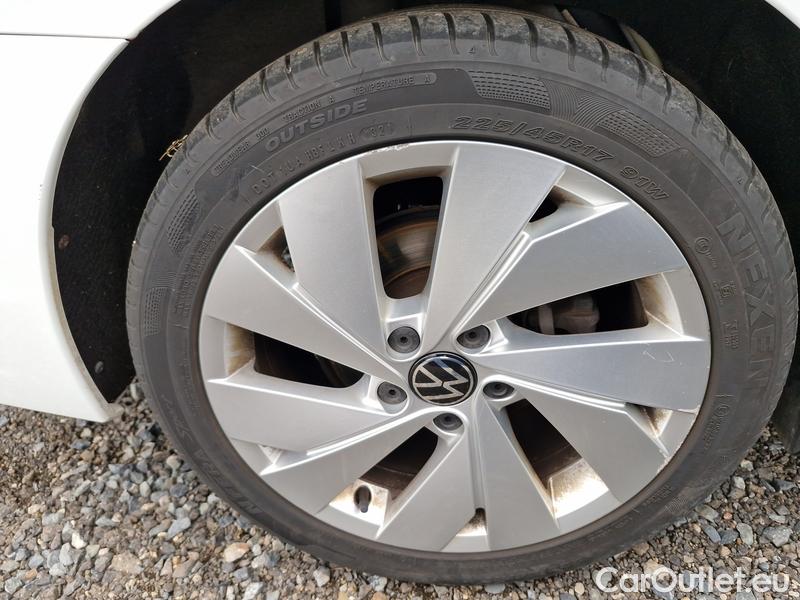  Volkswagen  Golf  VIII Variant (CG5) 2020 Var.1.5 TSI 110 Style 5d #19