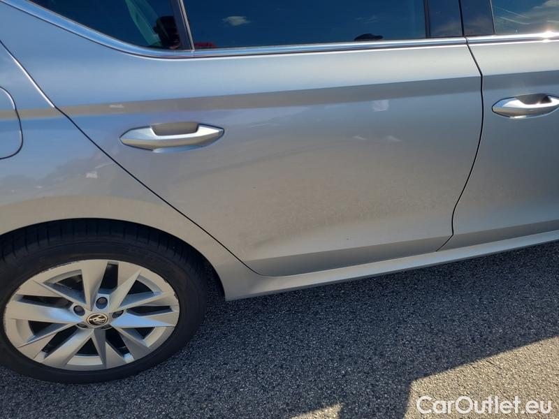  Skoda  Octavia  Lim. (NX3)(2020) Oct.2.0TDI 110 Style 4WD AT #21