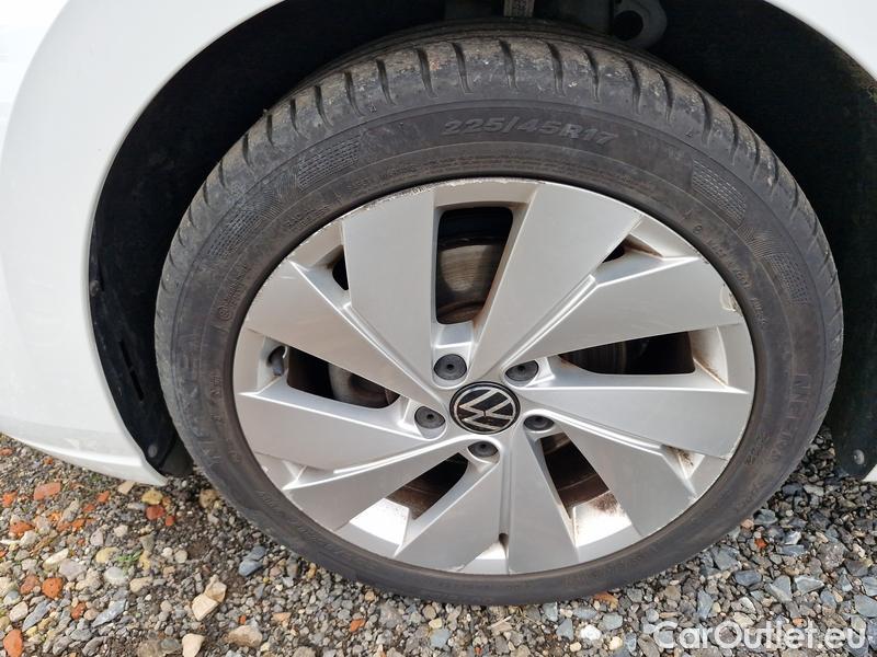  Volkswagen  Golf  VIII Variant (CG5) 2020 Var.1.5 TSI 110 Style 5d #4