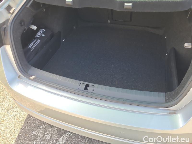  Skoda  Octavia  Lim. (NX3)(2020) Oct.2.0TDI 110 Style 4WD AT #17