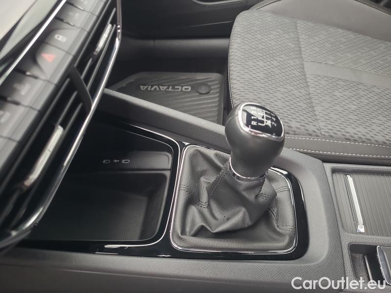  Skoda  Octavia  Lim. (NX3)(2020)  1.0TSI 81 Style #11