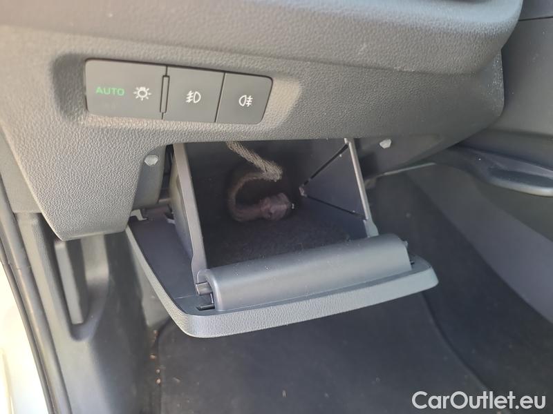  Skoda  Octavia  Lim. (NX3)(2020) Oct.2.0TDI 110 Style 4WD AT #11