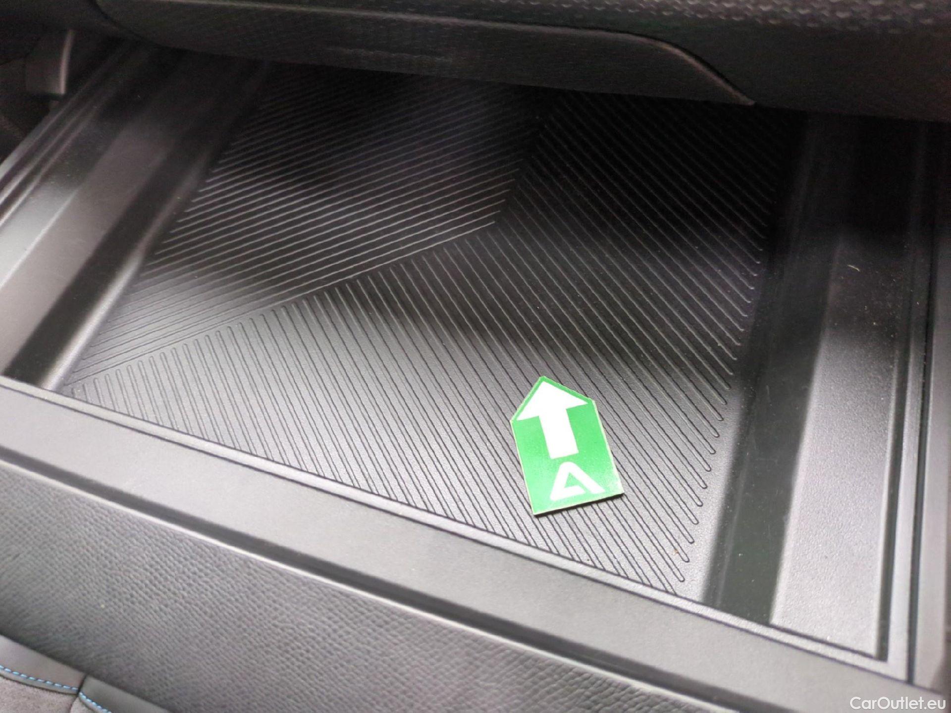  Citroen  C4  Berline Feel Pack 1.5 BlueHDI 130CV BVA8 E6d #3