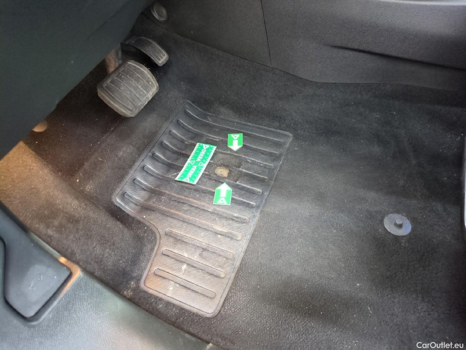  Citroen  C4  Berline Feel Pack 1.5 BlueHDI 130CV BVA8 E6d #5