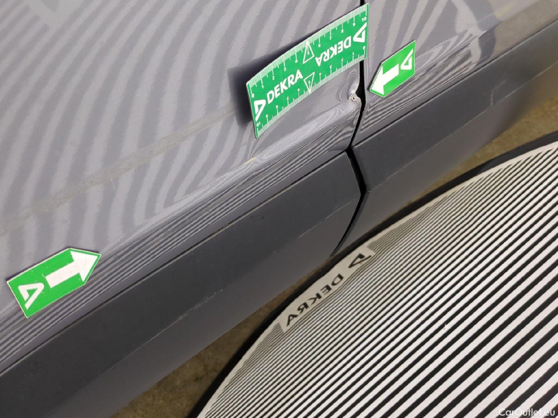  Citroen  C4  Berline Feel Pack 1.5 BlueHDI 130CV BVA8 E6d #17