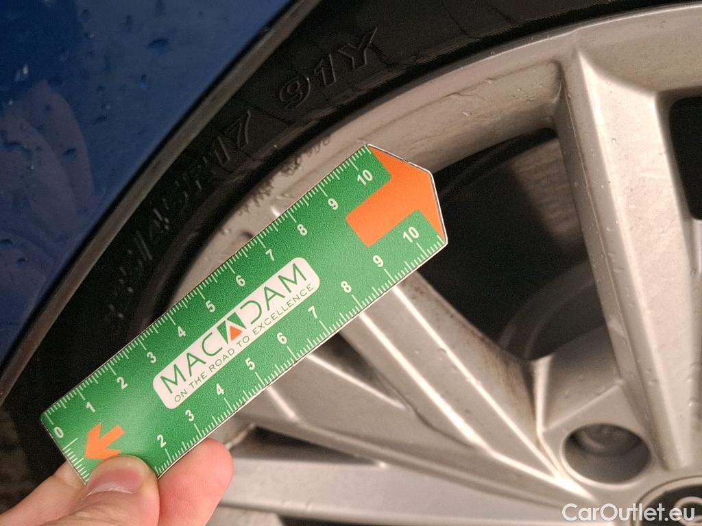  Audi  A3  Berline 35 TDI Design Luxe 2.0 TDI 150CV BVA7 E6d #9